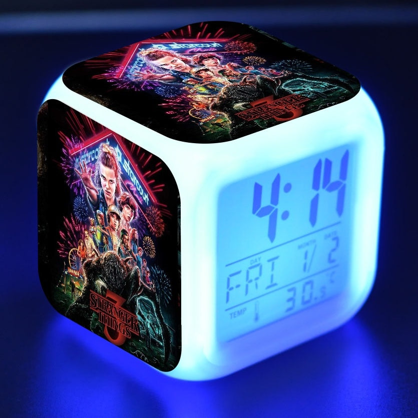 Petit réveil à lumière LED changeant de couleur