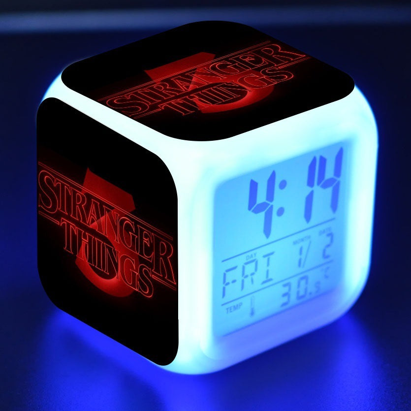 Petit réveil à lumière LED changeant de couleur