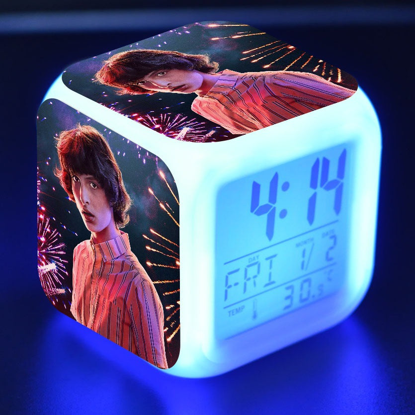 Petit réveil à lumière LED changeant de couleur