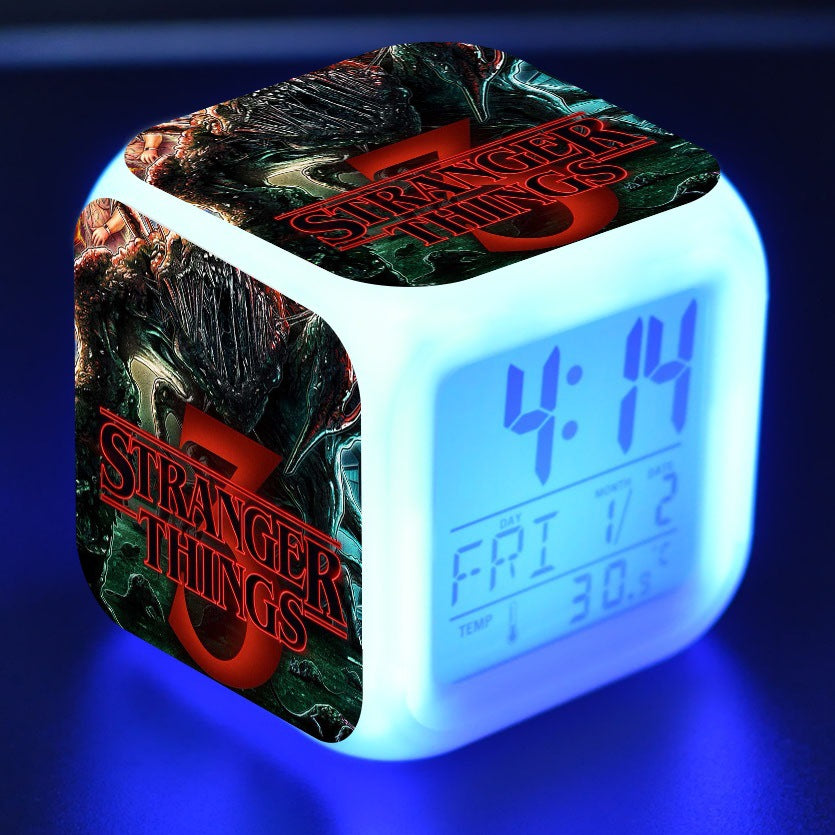 Petit réveil à lumière LED changeant de couleur